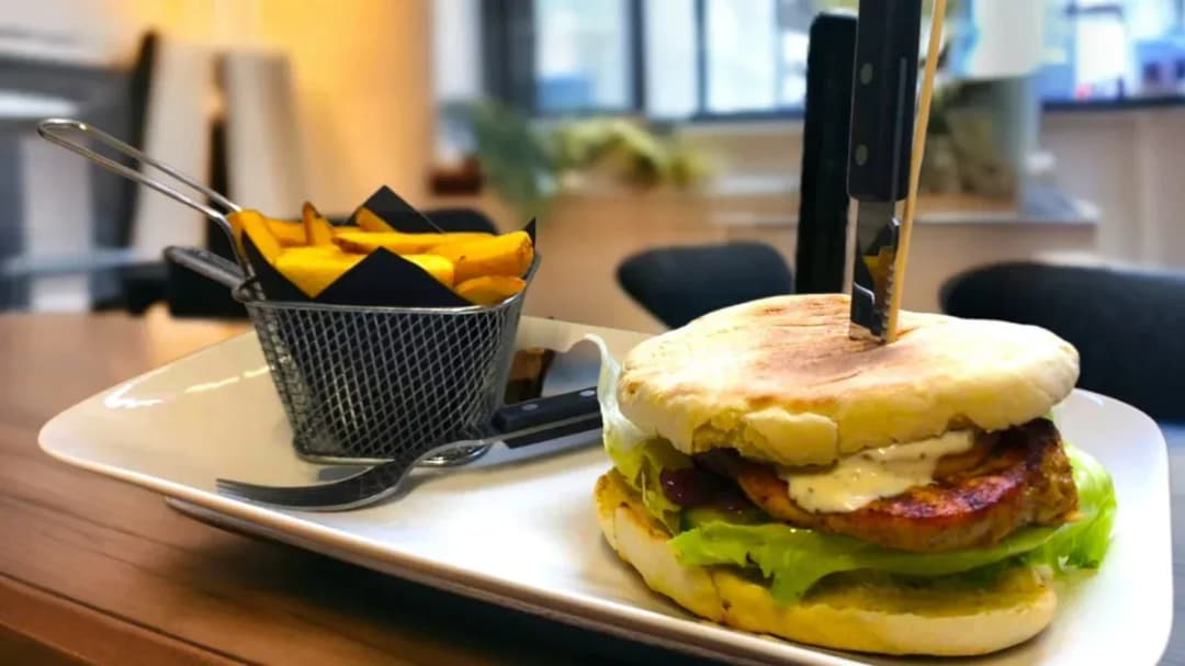 Gdzie zjeść w Lesku? Odkryj najlepsze restauracje i smaki