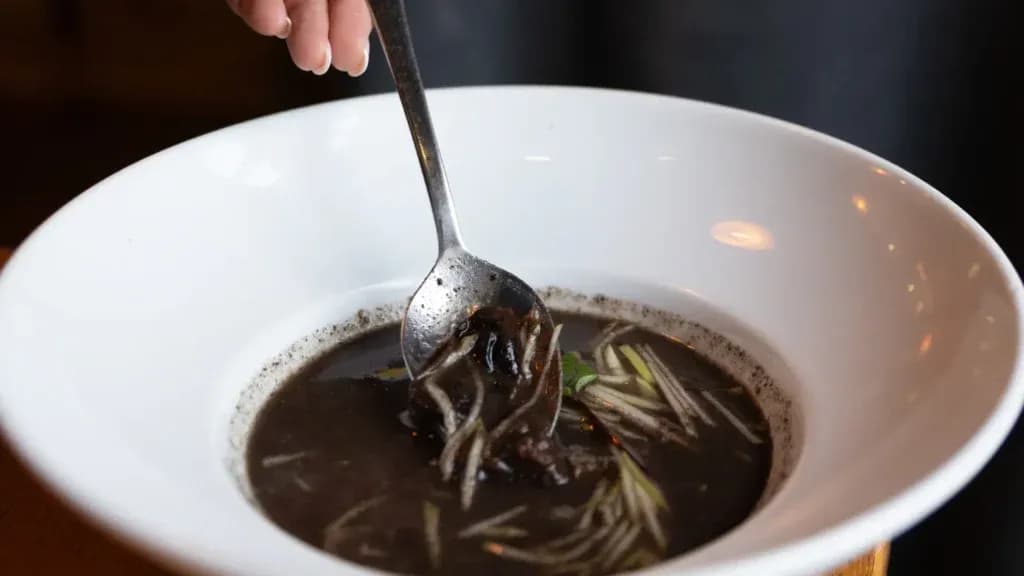 Gdzie zjeść czerninę w Poznaniu? Najlepsze restauracje i smaki