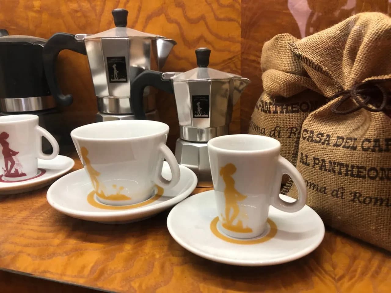 Gdzie kupić pamiątki w Rzymie? Odkryj unikalne miejsca i oferty