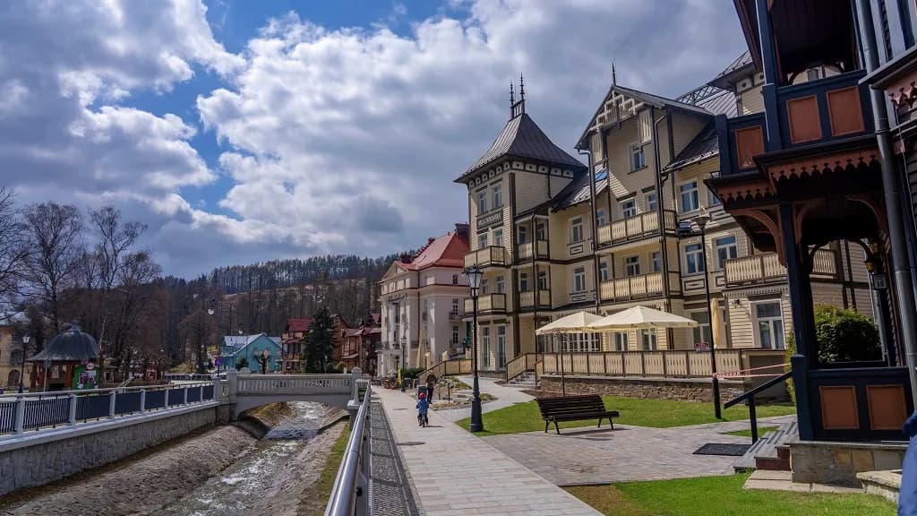 Krynica-Zdrój atrakcje: Odkryj niezapomniane miejsca i przygody