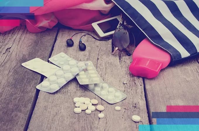 Czy lekarstwa można przewozić w bagażu podręcznym? Sprawdź zasady!