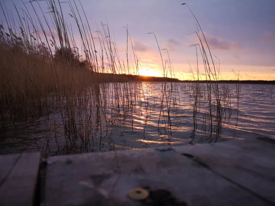 Niezapomniane atrakcje nad jeziorem Sarbskim, które musisz poznać